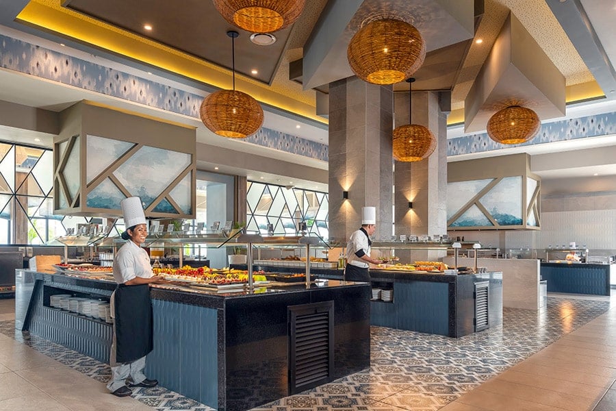 Main-restaurant-hotel-riu-caribe-2.jpg