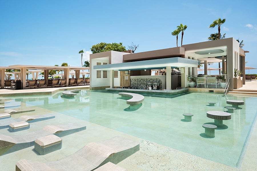 swim-up-bar-riu-palace-peninsula.jpg