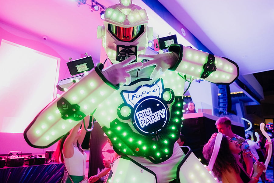 Neon-party-riu-caribe.jpg