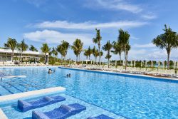 It's finally here! The Hotel Riu Dunamar, in Costa Mujeres, has opened ...