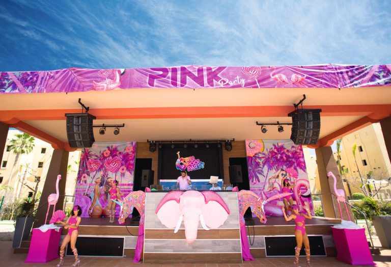 Discover the new Riu Pool Party theme parties at the Riu Santa Fe RIU