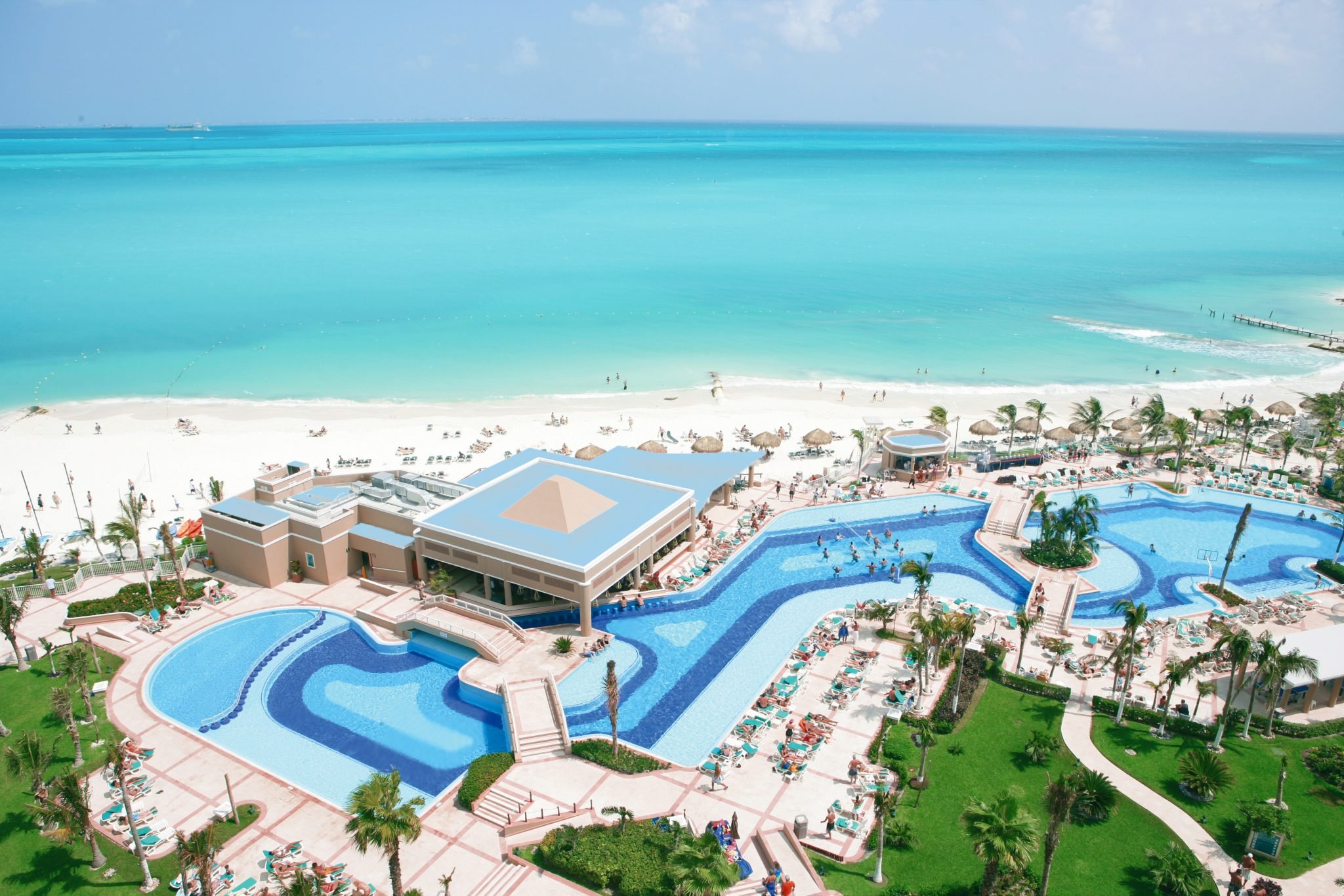 RIU presents the Riu Caribe before and after its renovation