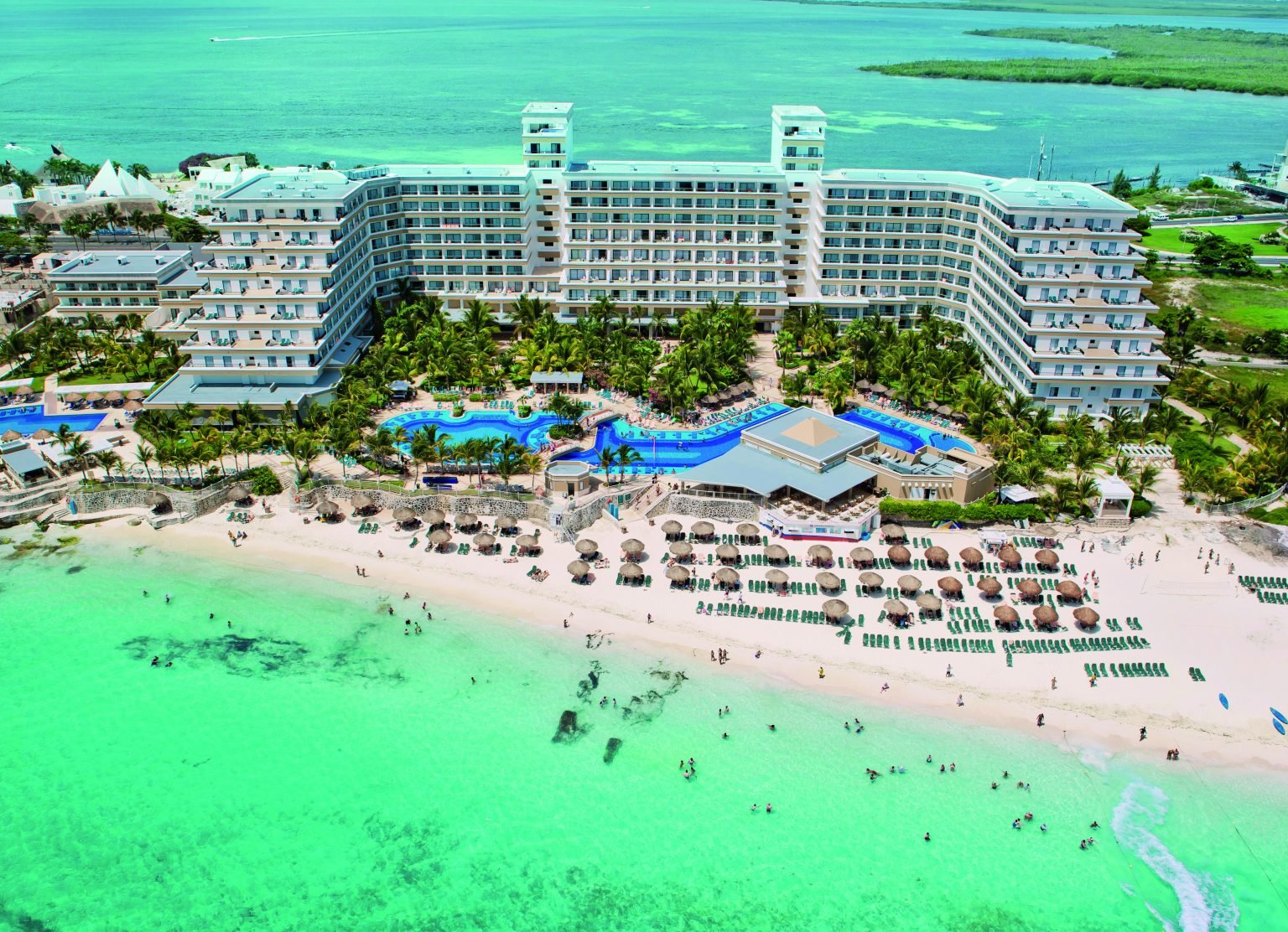 RIU presents the Riu Caribe before and after its renovation