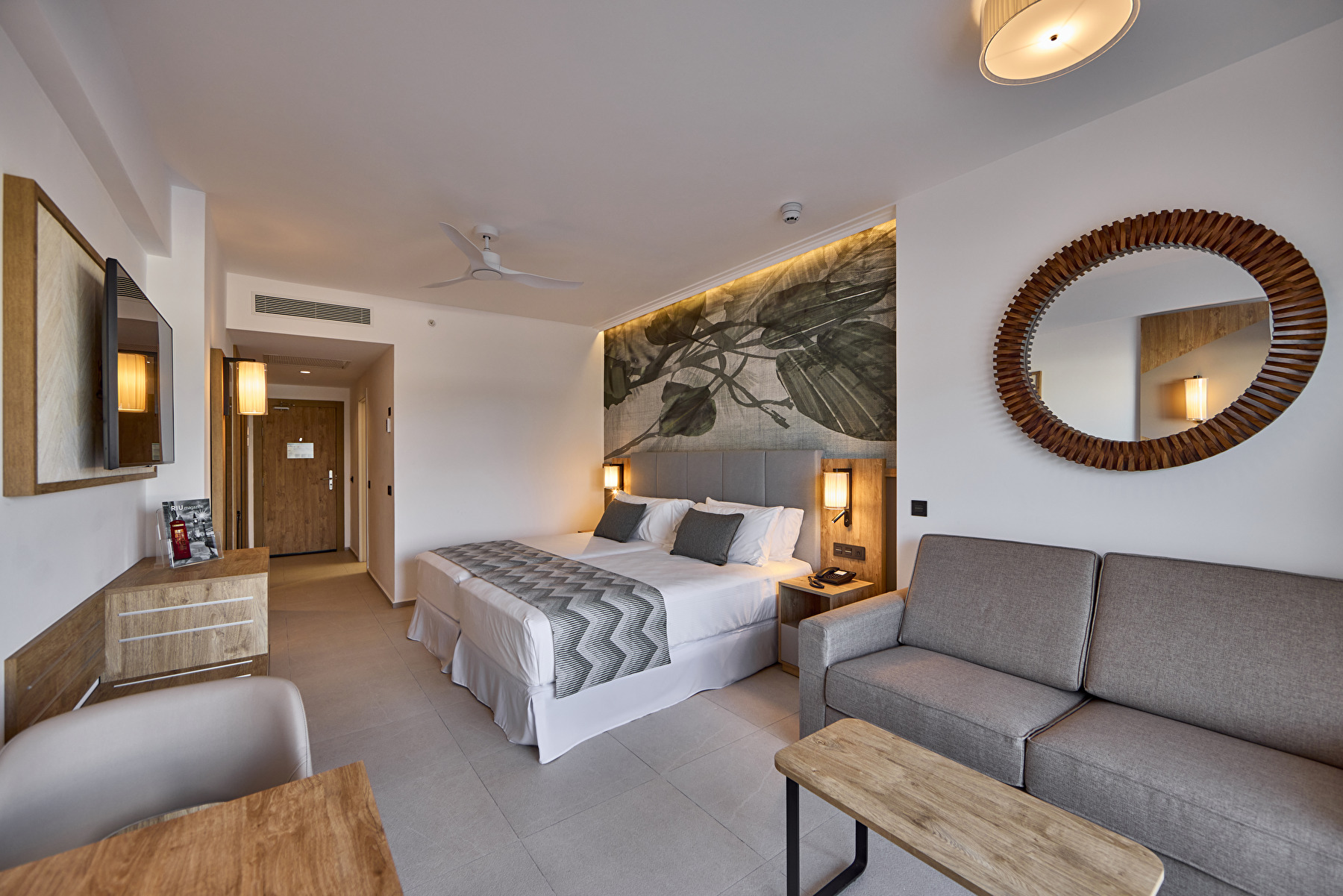 Zimmer einer Junior Suite mit Meerblick im Hotel Riu Palace Mauritius