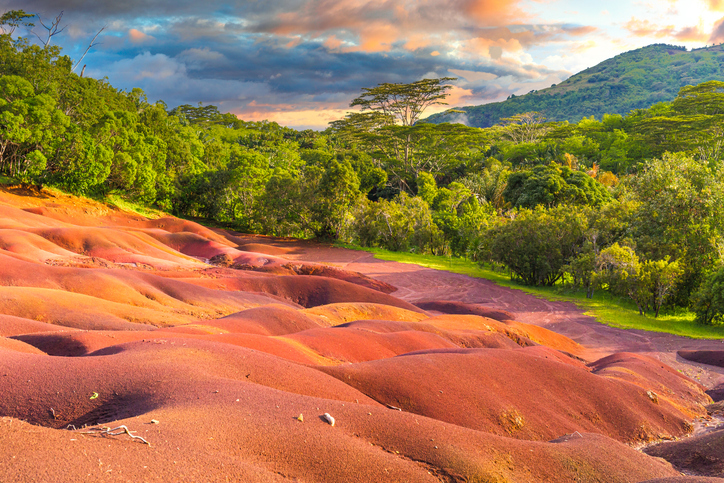 Sanddünen auf Mauritius, bekannt als Chamarel Siebenfarbige Erde