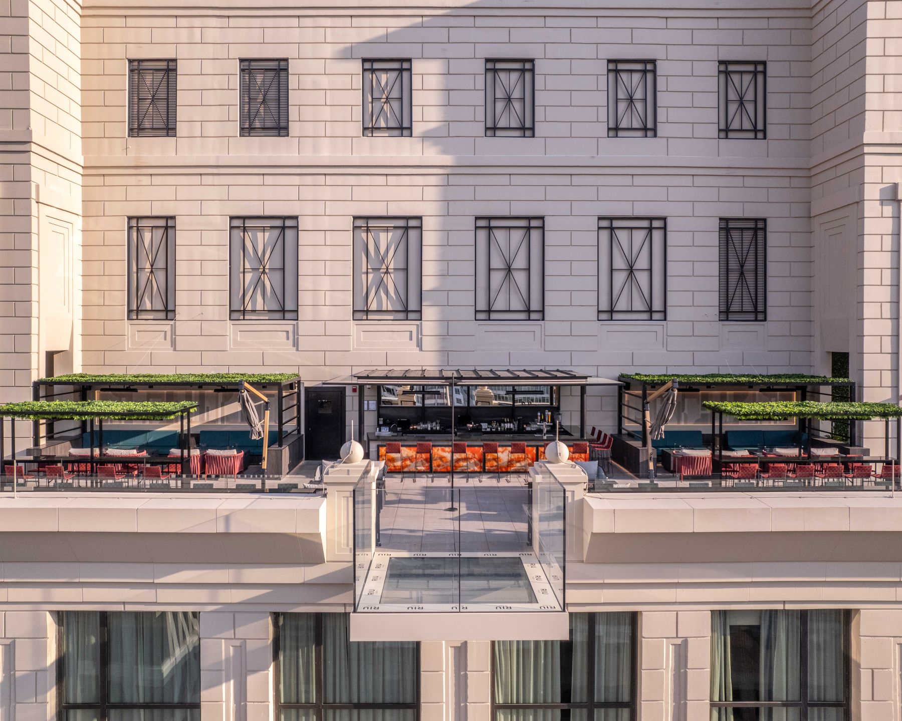 Discover the new terrace at the Riu Plaza Chicago | RIU.com Blog