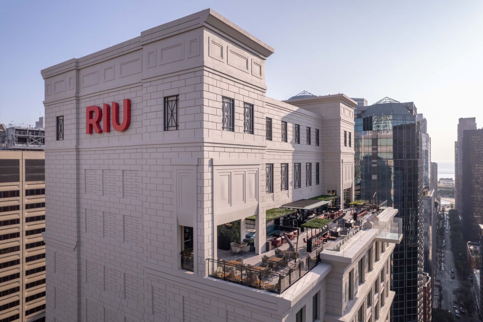 Discover the new terrace at the Riu Plaza Chicago | RIU.com Blog