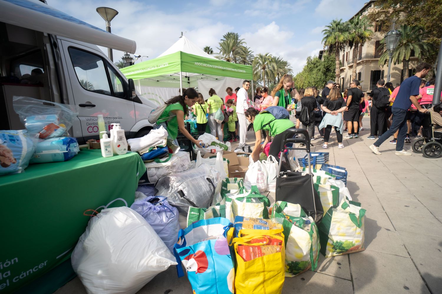 voluntarios en el día de la carrera