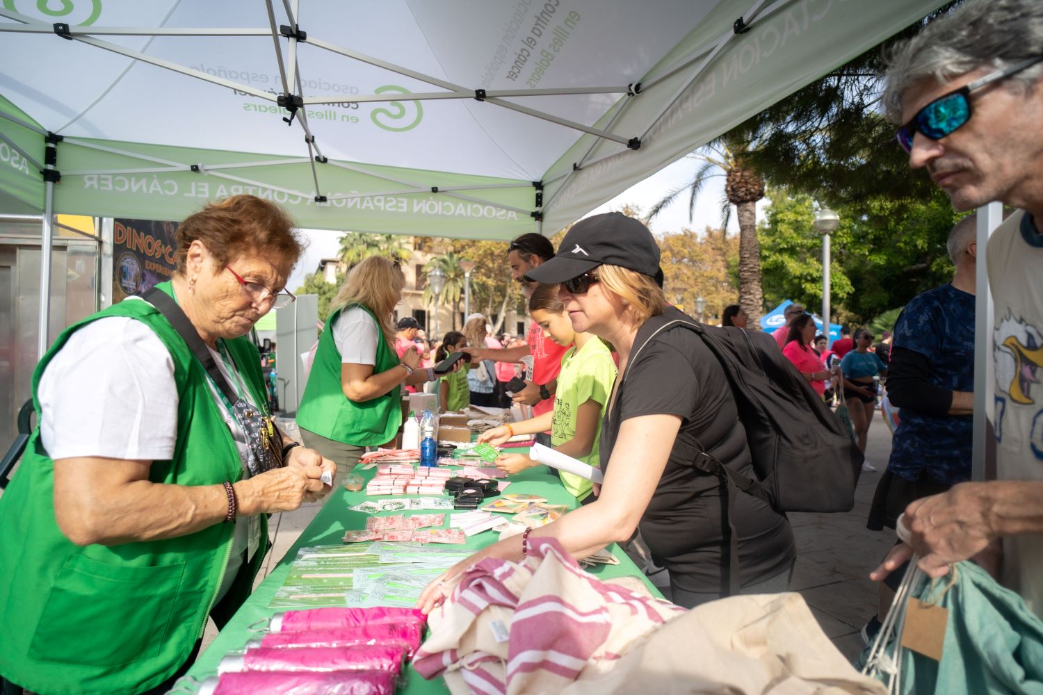 Imagen de algunos voluntarios contra el cáncer