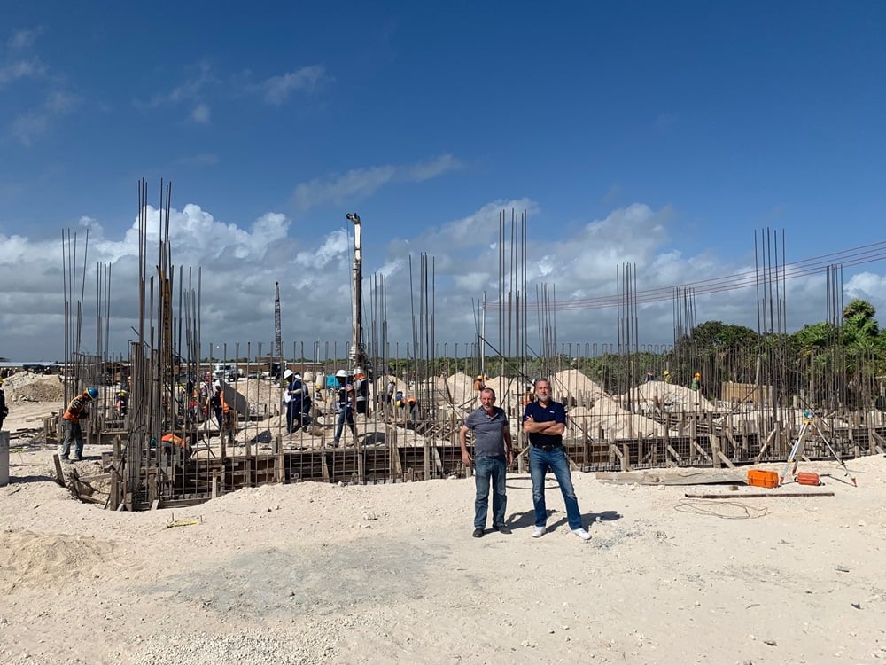 Luis Riu, CEO of RIU Hotels, and José María Sanchís, Director of Construction for the Americas, supervise the construction of the Hotel Riu Latino in Costa Mujeres (Mexico)