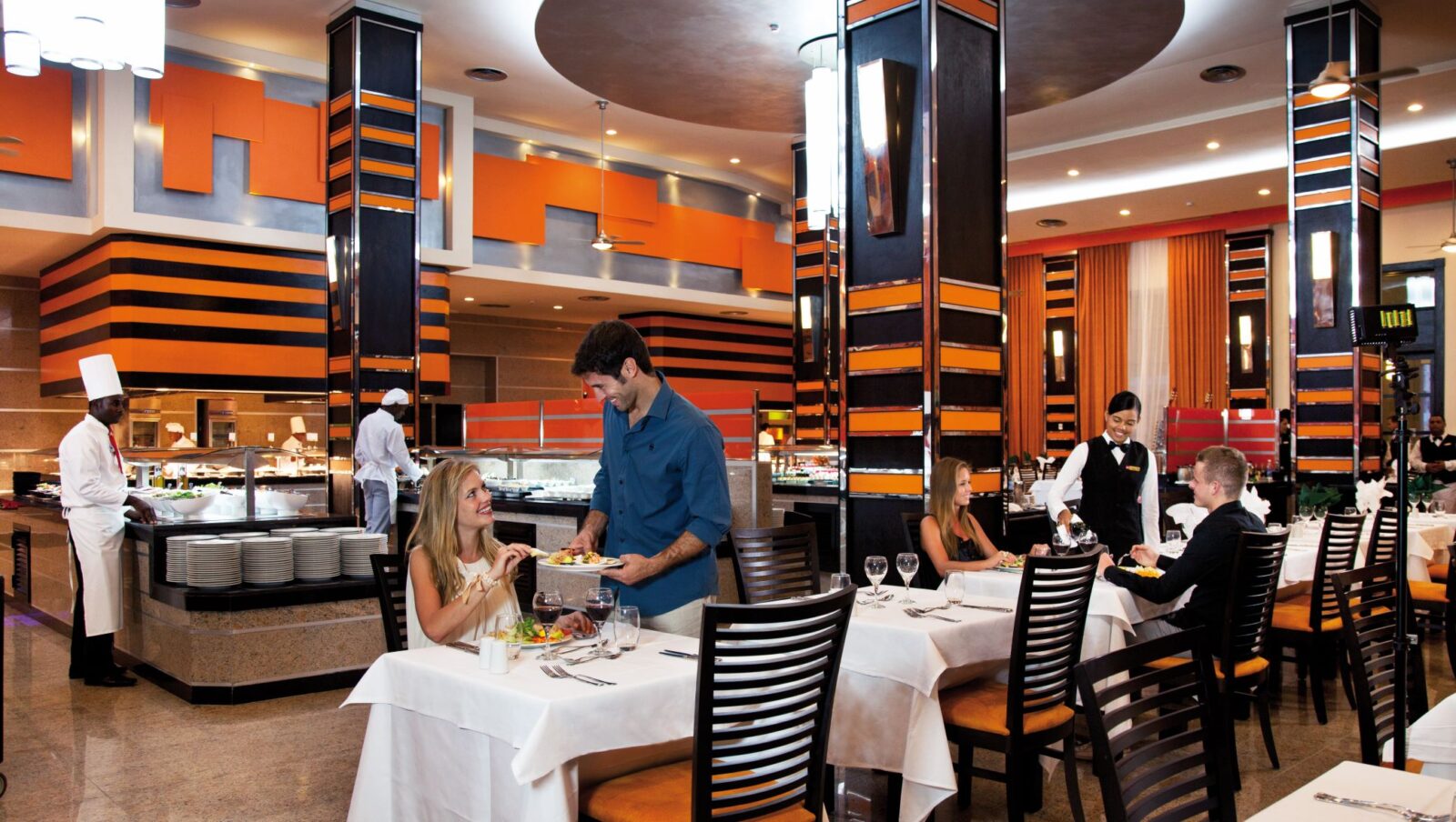 The main buffet at the Riu Palace Bavaro before the renovation