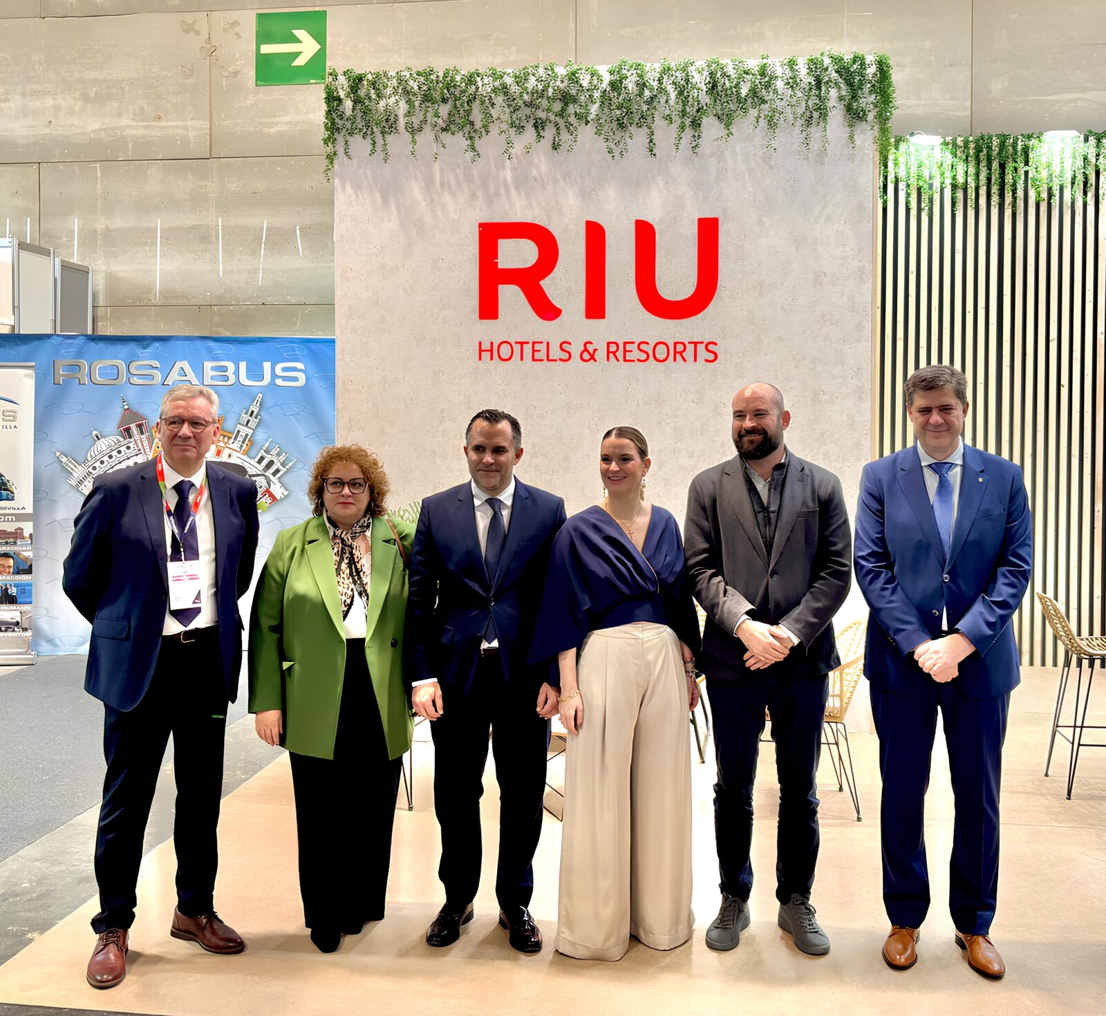 From left to right: Josep Aloy, General Director of Tourism of the Balearic Islands Government ; María José Aguiló, Executive Vice-President of FEHM; Javier Vich, President of FEHM; Marga Prohens, President of the Balearic Islands; Joan Trian; and Jaume Bauzà, Minister of Tourism of the Government of the Balearic Islands