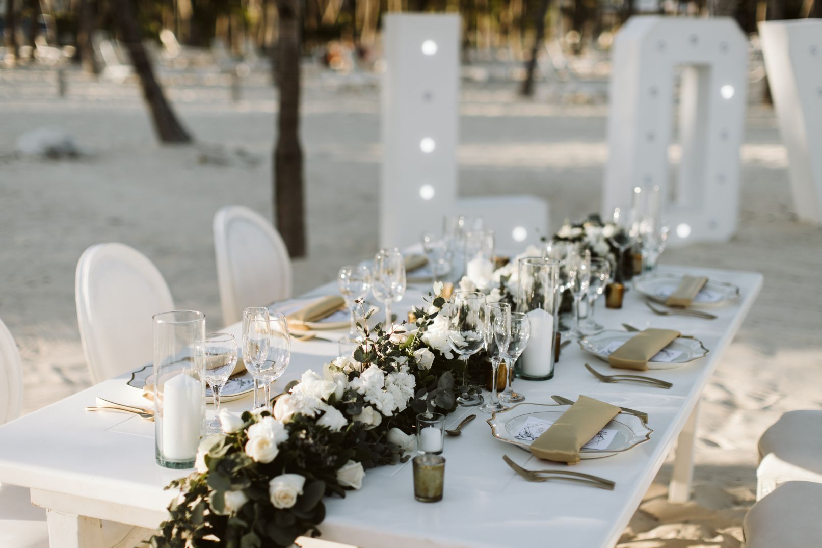 mesa y decoracion boda en la playa