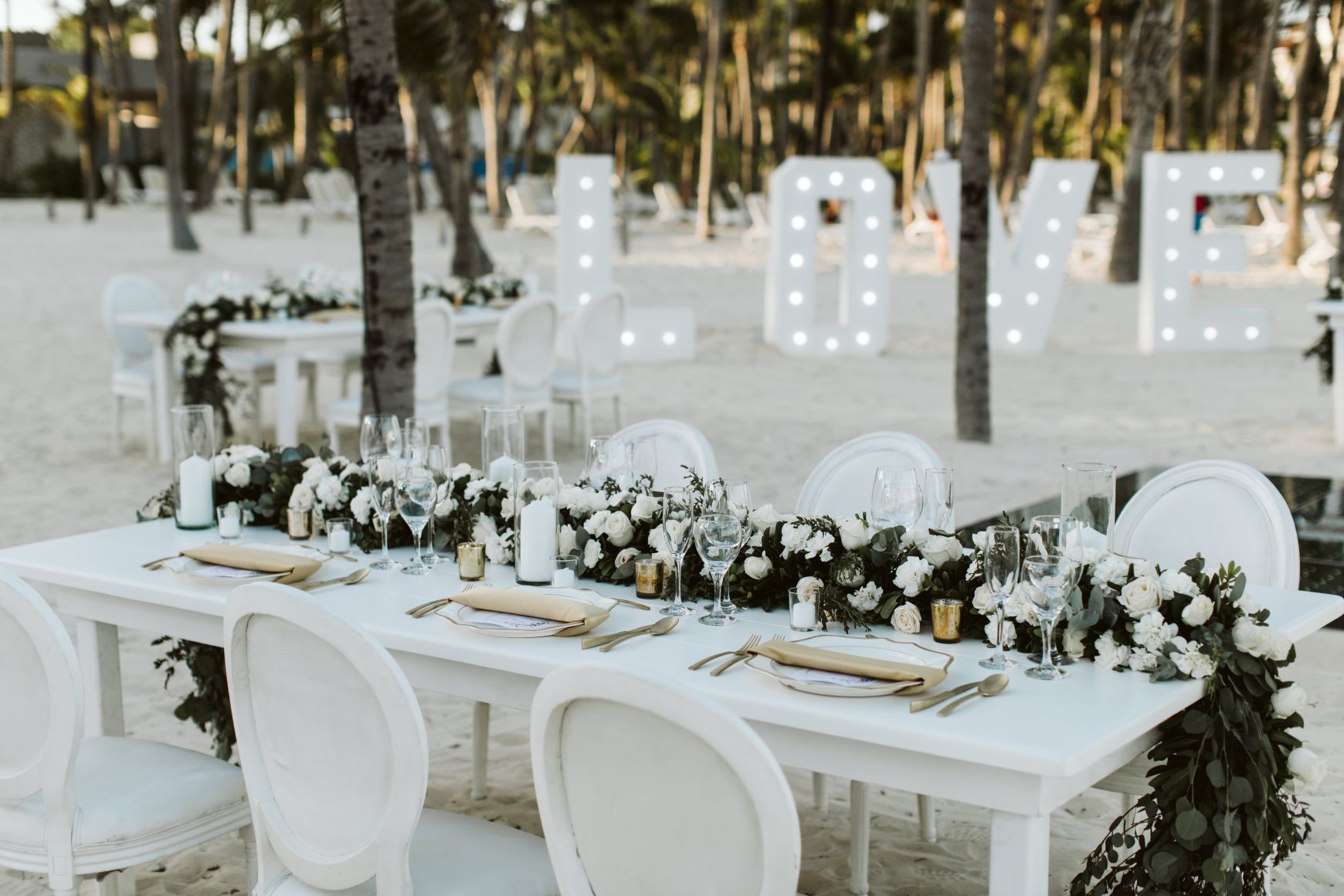 mesa y decoracion boda en la playa