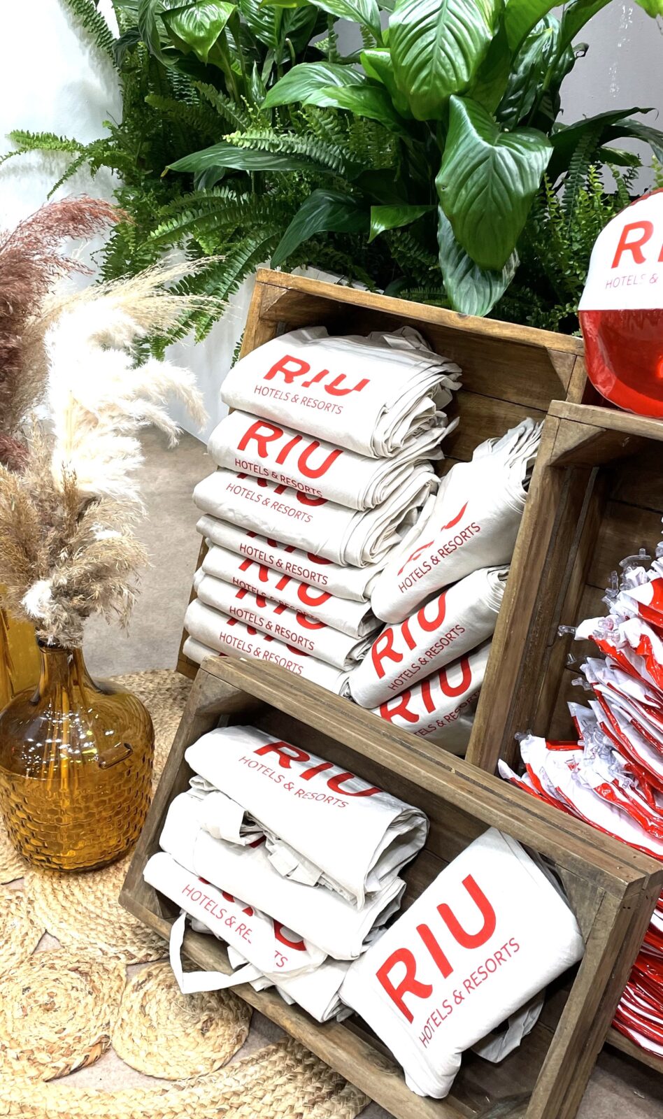 RIU gifts at Fitur