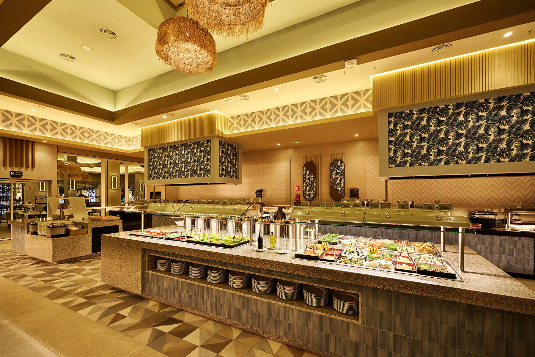 Green Island: main buffet restaurant with live cooking stations, offering vegetarian options and themed nights three times a week