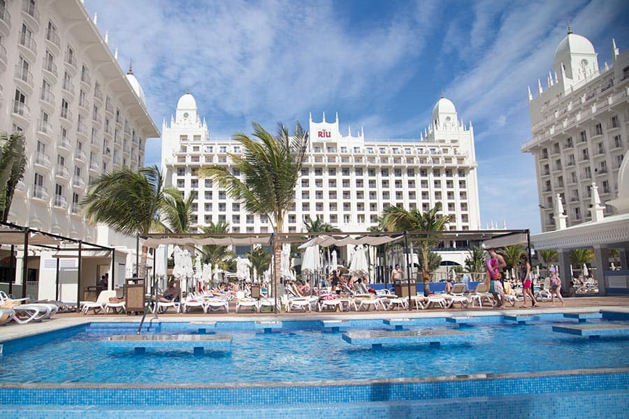 pool-riu-palace-aruba.jpg