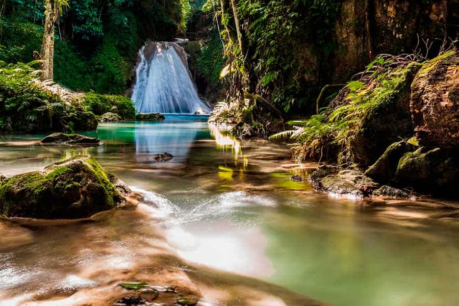 Cascada-blue-hole-ocho-rios.jpg