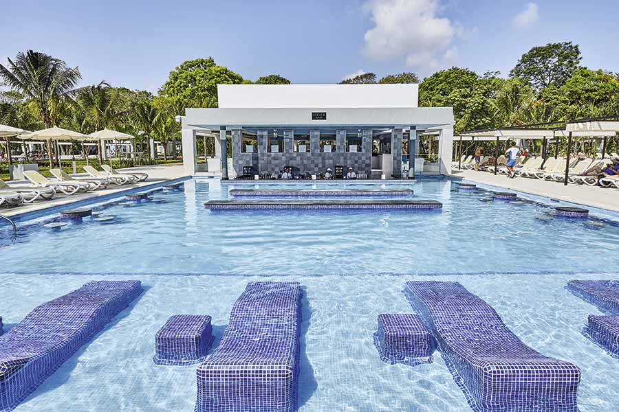 Pool-with-Swim-up-bar-Riu-Tequila.jpg