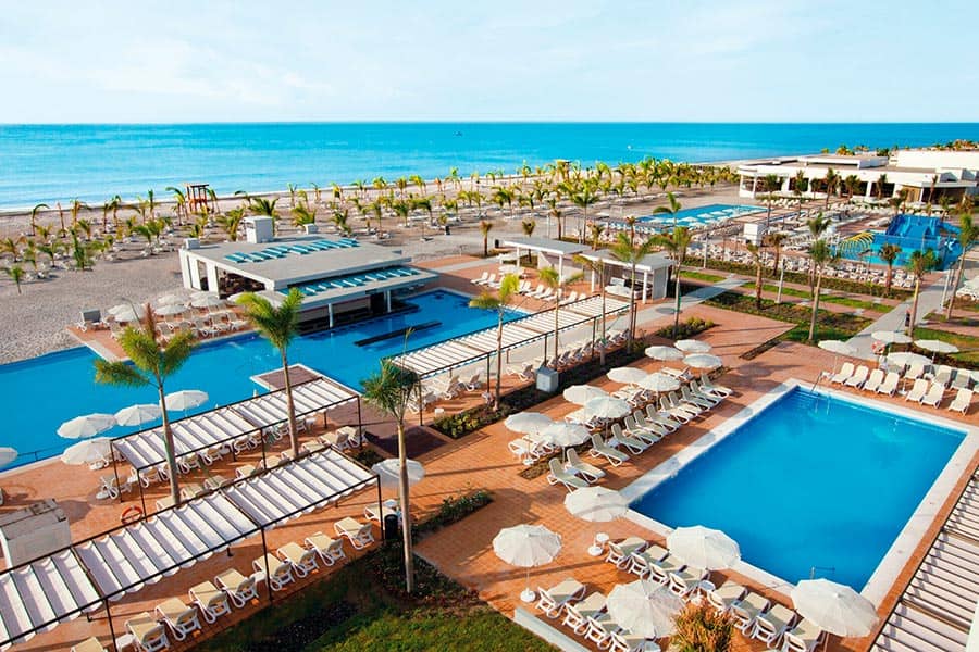 pools-riu-playa-blanca.jpg