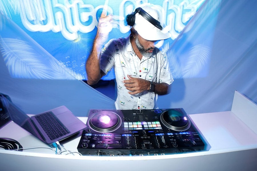 White-party-hotel-riu-atoll.jpg