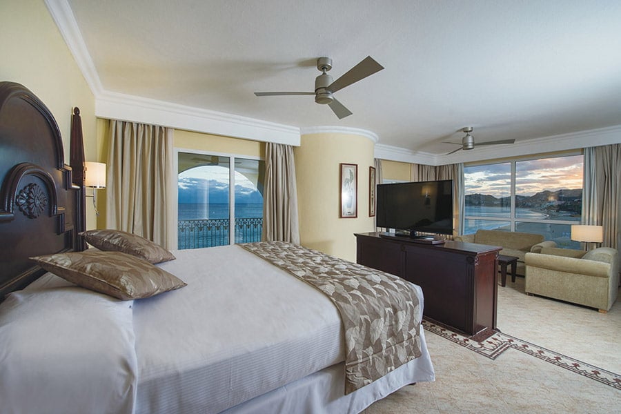 SUMZ-room-riu-palace-cabo-san-lucas.jpg