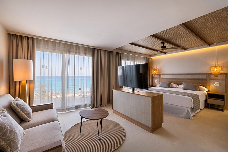 Jr. Suite with sea view and balcony