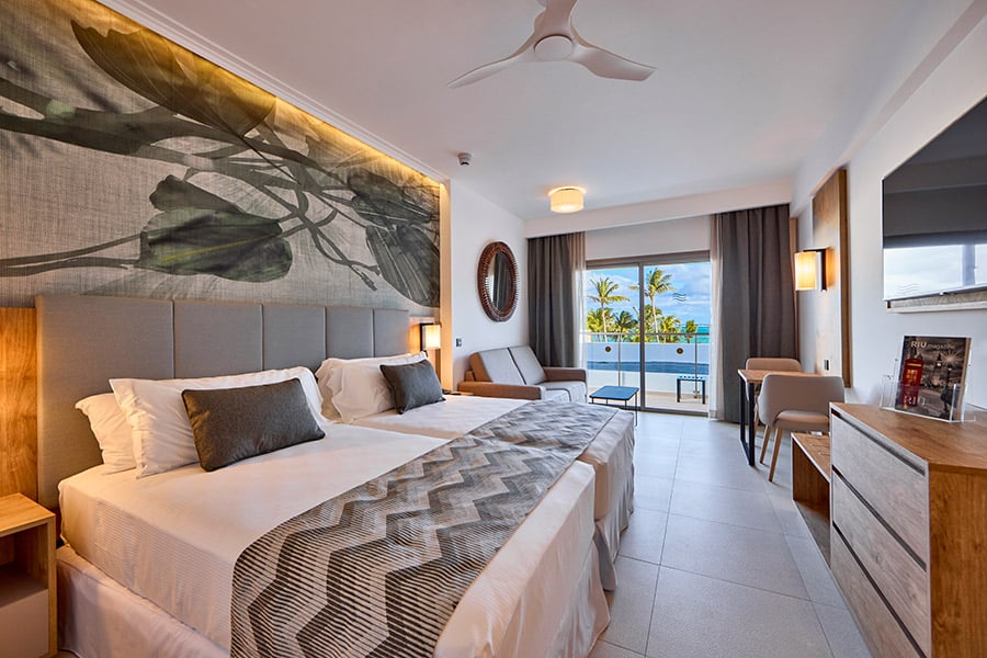Jr. Suite with partial sea view