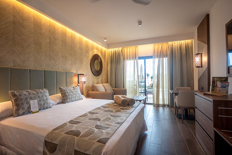 Junior Suite Swim-Up