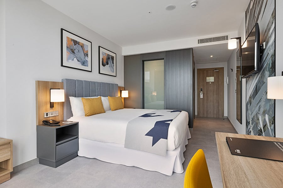 Deluxe king bed