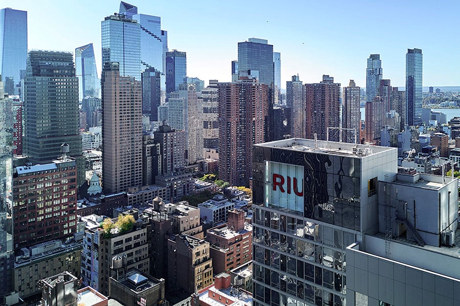 Building-riu-plaza-new-york-times-square.jpg