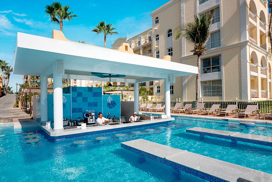 Swim-up-bar-riu-santa-fe.jpg
