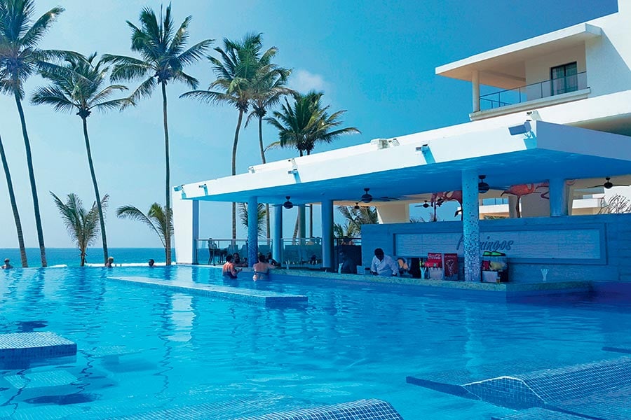 Pool-bar-riu-sri-lanka.jpg