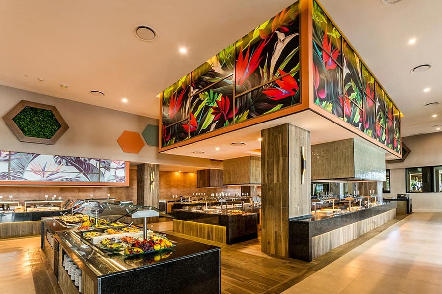 Main-restaurant-hotel-riu-vallarta.jpg