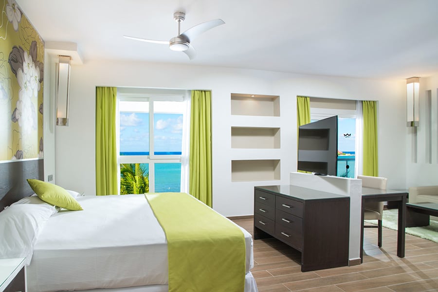 Jr. Suite with frontal sea view