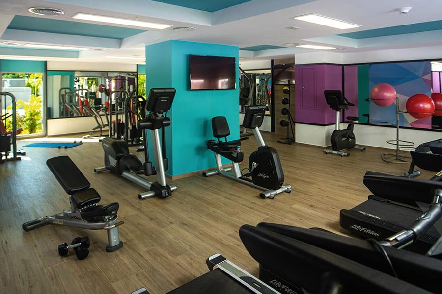 https://www.riu.com/en/binaris/gym-riu-montego-bay-2_tcm55-245683.jpg?v=tm090821_1115